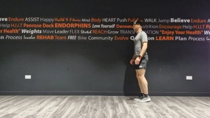 Running efficiently utilises elastic energy within the achilles tendon.
Tendon stiffness through the ankle joint is a skill 👌 

Poor ankle stiffness leads to increased dorsiflexion and ground contact time - the runner "sticks" to the groun