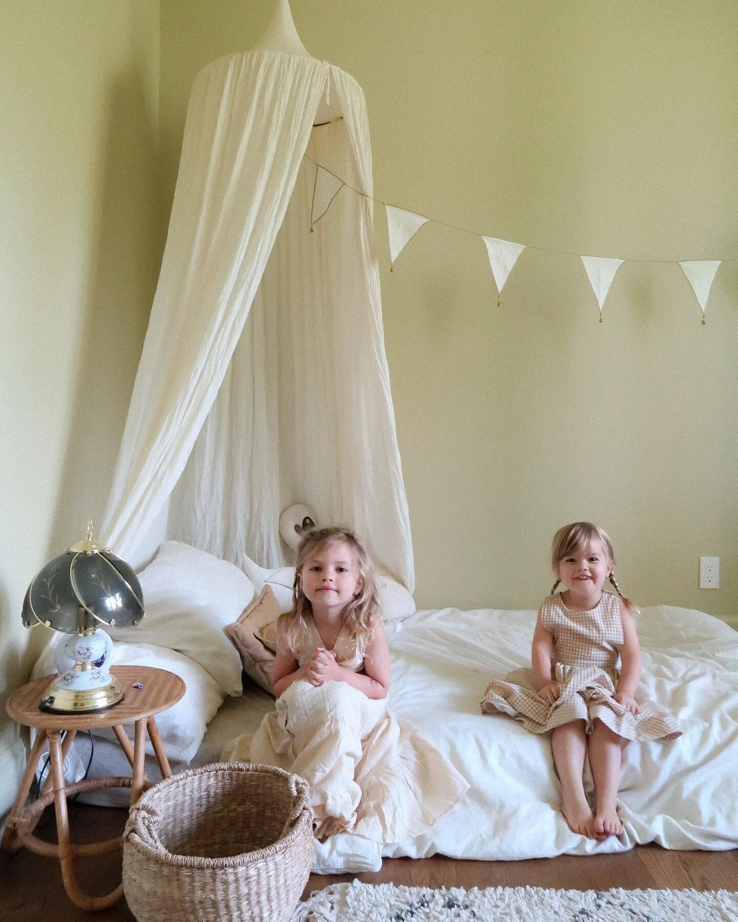 Вери бьютифул перевод. Nephew перевод. Фонетическая зарядка по французскому языку. Days of the week. Фонетическая зарядка по французскому языку.