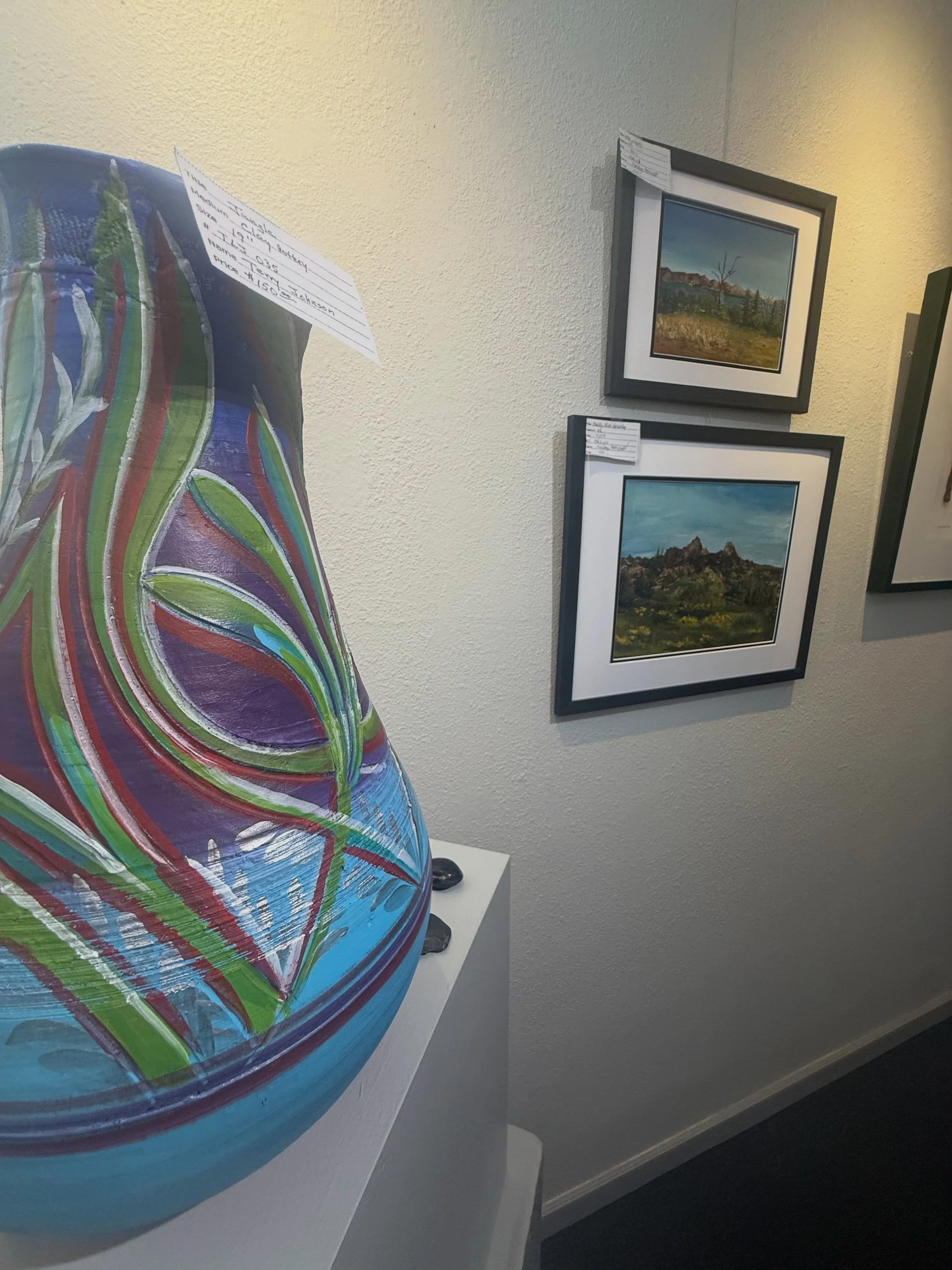 Swipe to zoom in 👆📸

Featured work ⬇️
Title - Saddle Rock Serenity 🏔️ 
Medium - Oil 🖌️
Artist - Marilyn Ashcraft 🧑&zwj;🎨
