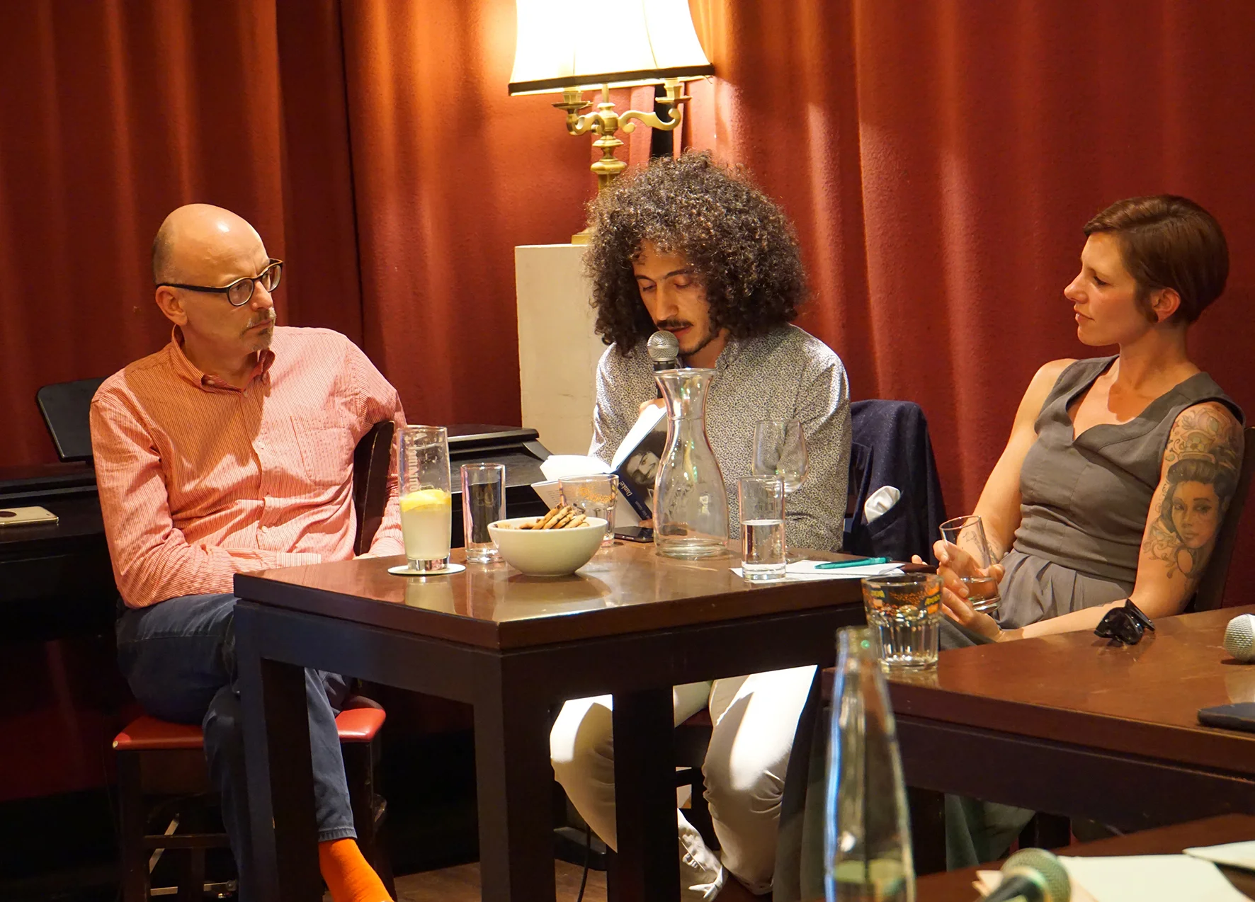 Omar Khir Alanam liest aus seinem Buch "Danke".
