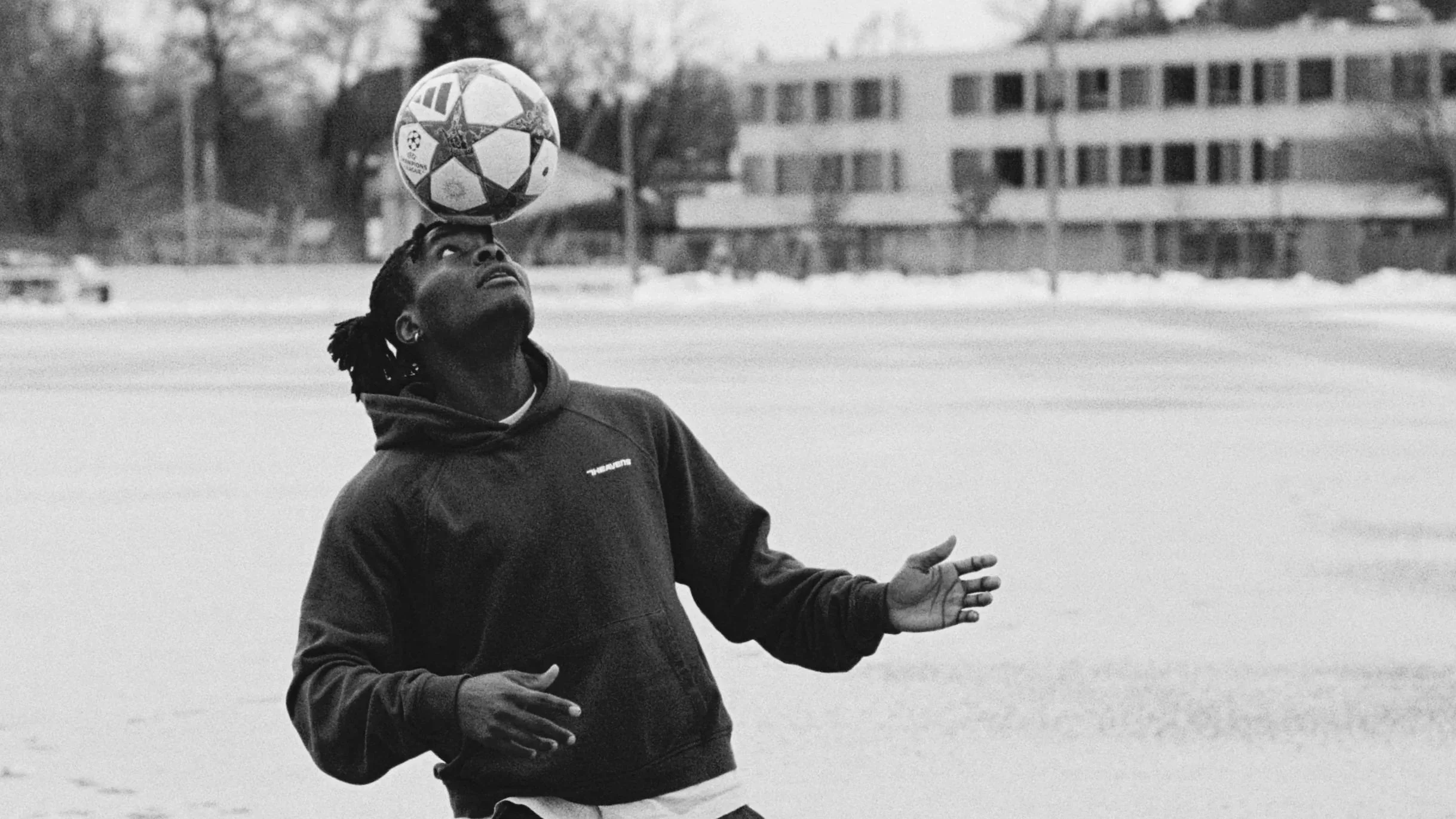 HUES OF HOME - Eine foto-narrative Reise ins Ungreifbare