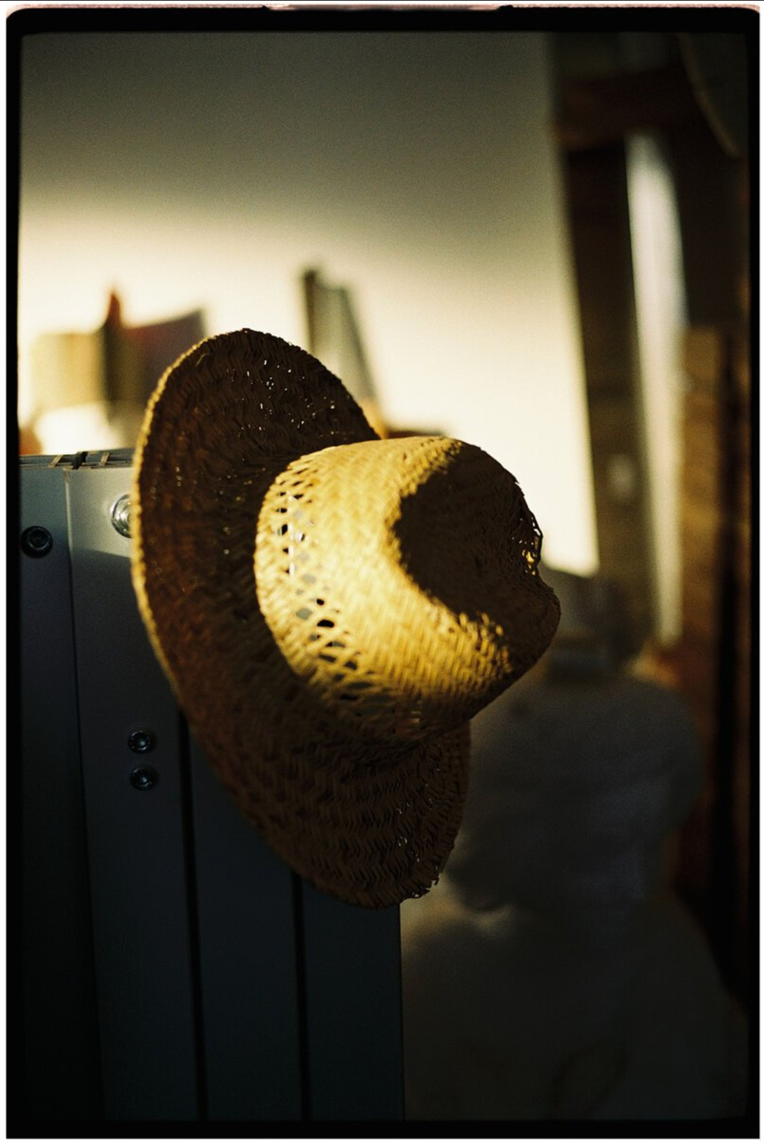 HUES OF HOME - Eine Reise ins Ungreifbare