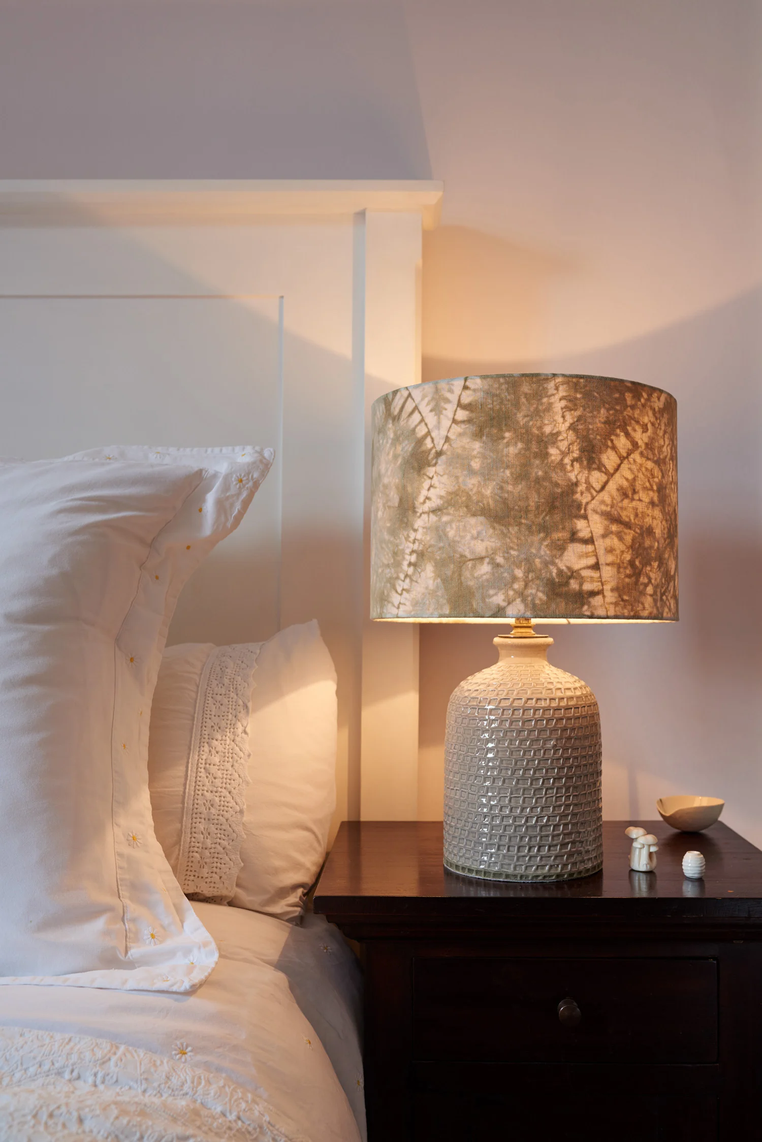 Green and white orimaki shibori lampshade - guest bedroom lit
