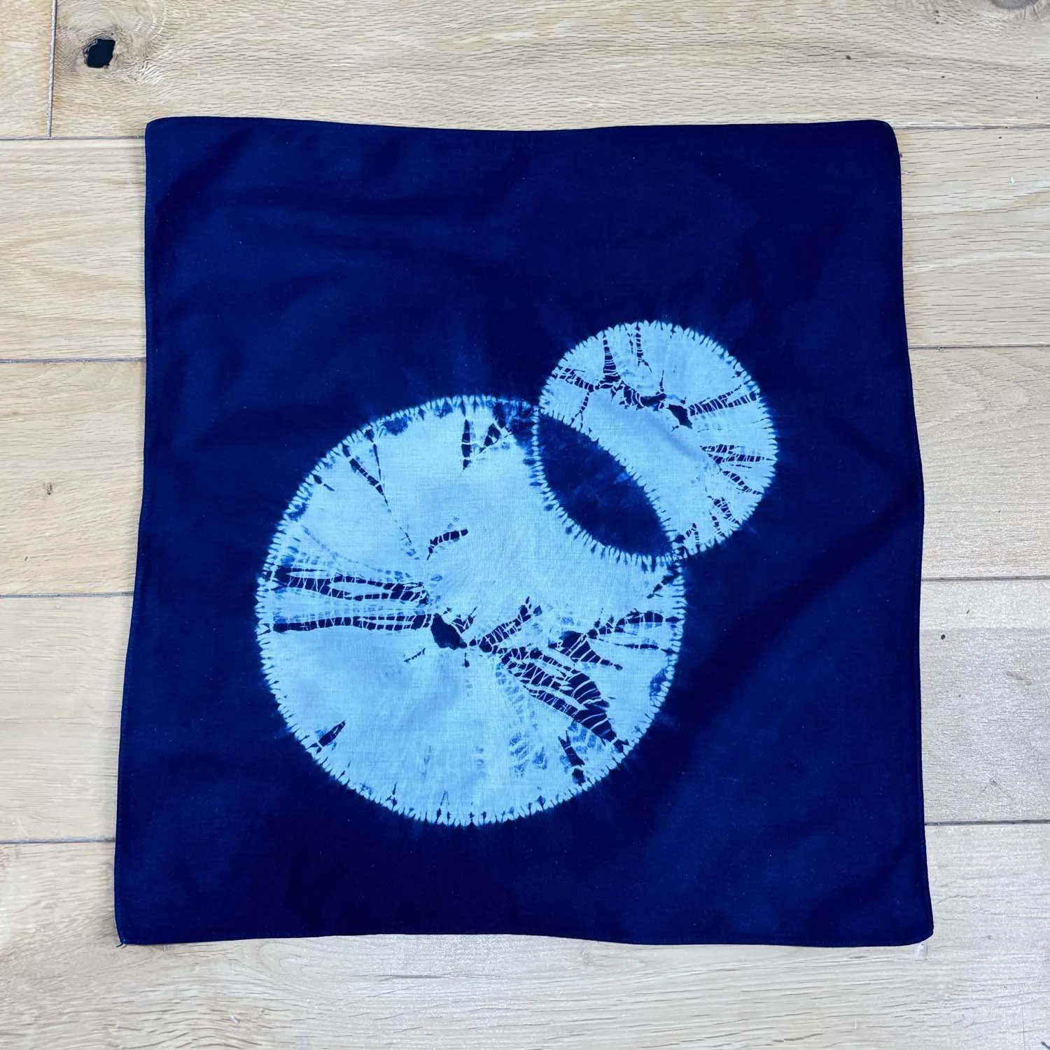 Romor Designs handkerchief - H282 - Intersecting makiage rings.jpg
