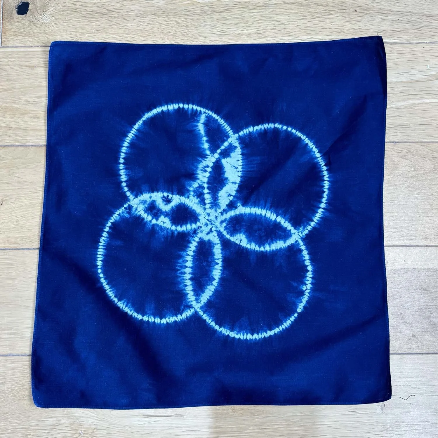 Romor Designs handkerchief - H279 - 4 intersecting rings.jpg
