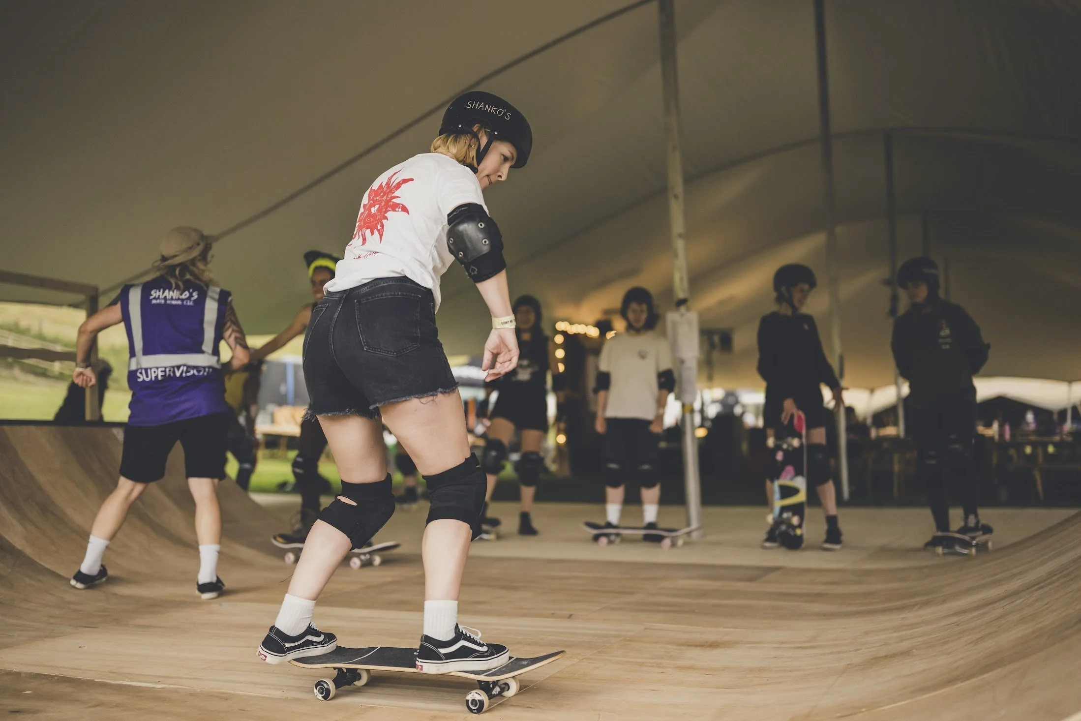 Beginners skateboarding lesson 