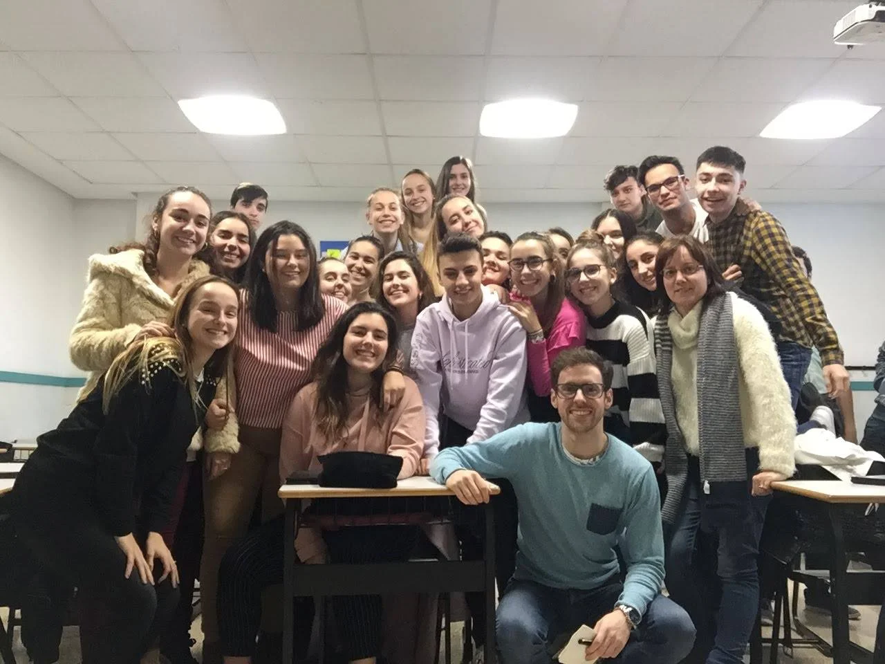 Ander with Mertxe (on the right) and one of her classes in Salesianos Barakaldo, Bilbao (Spain)