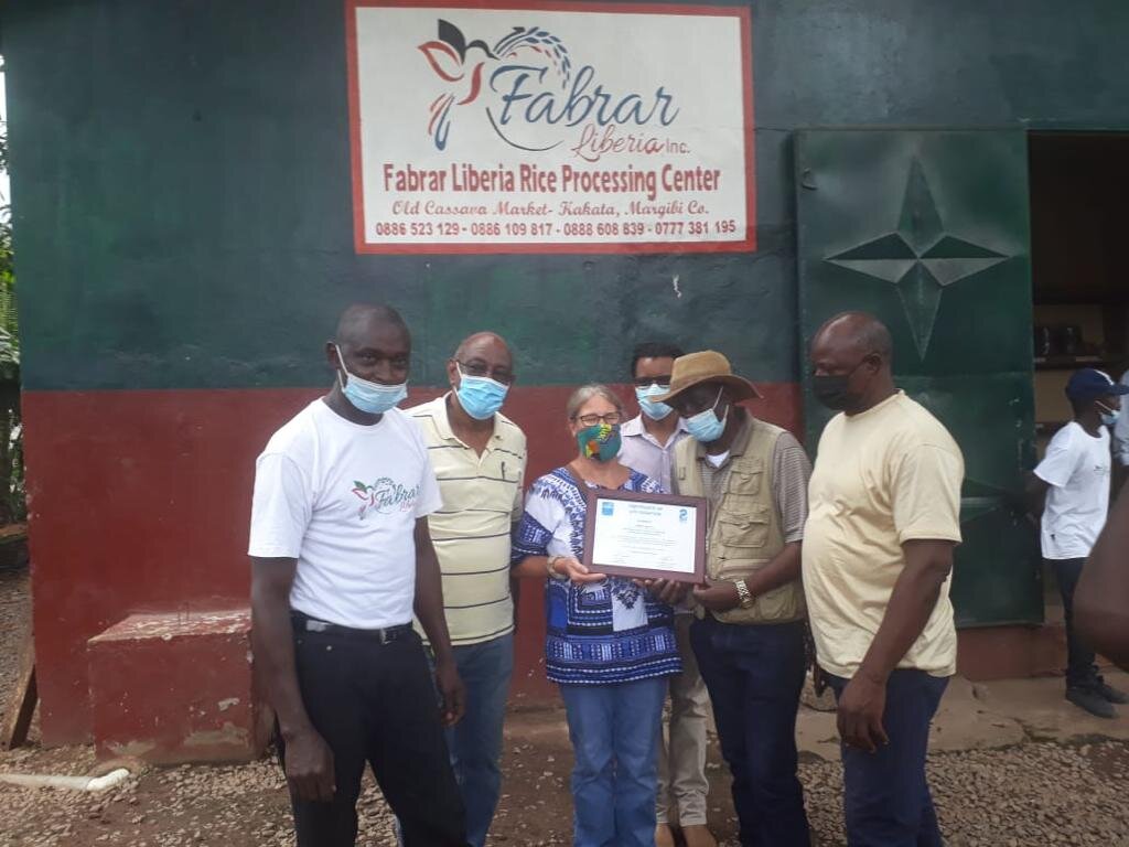  Ms Paula Nawrocki of Mary’s Meals presenting a certificate of appreciation to FABRAR’s Kakata OPS manager JB Whykies 