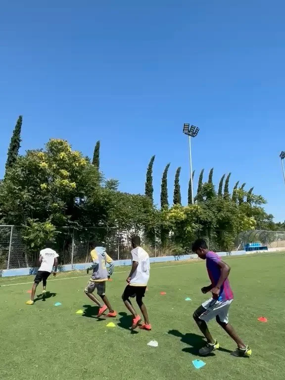 On Monday's session, we kicked things off by getting the cones out to focus on some essential footwork drills, ensuring everyone got some sharp technical work and agility practice under their belt right from the start. 

We then transitioned into a r