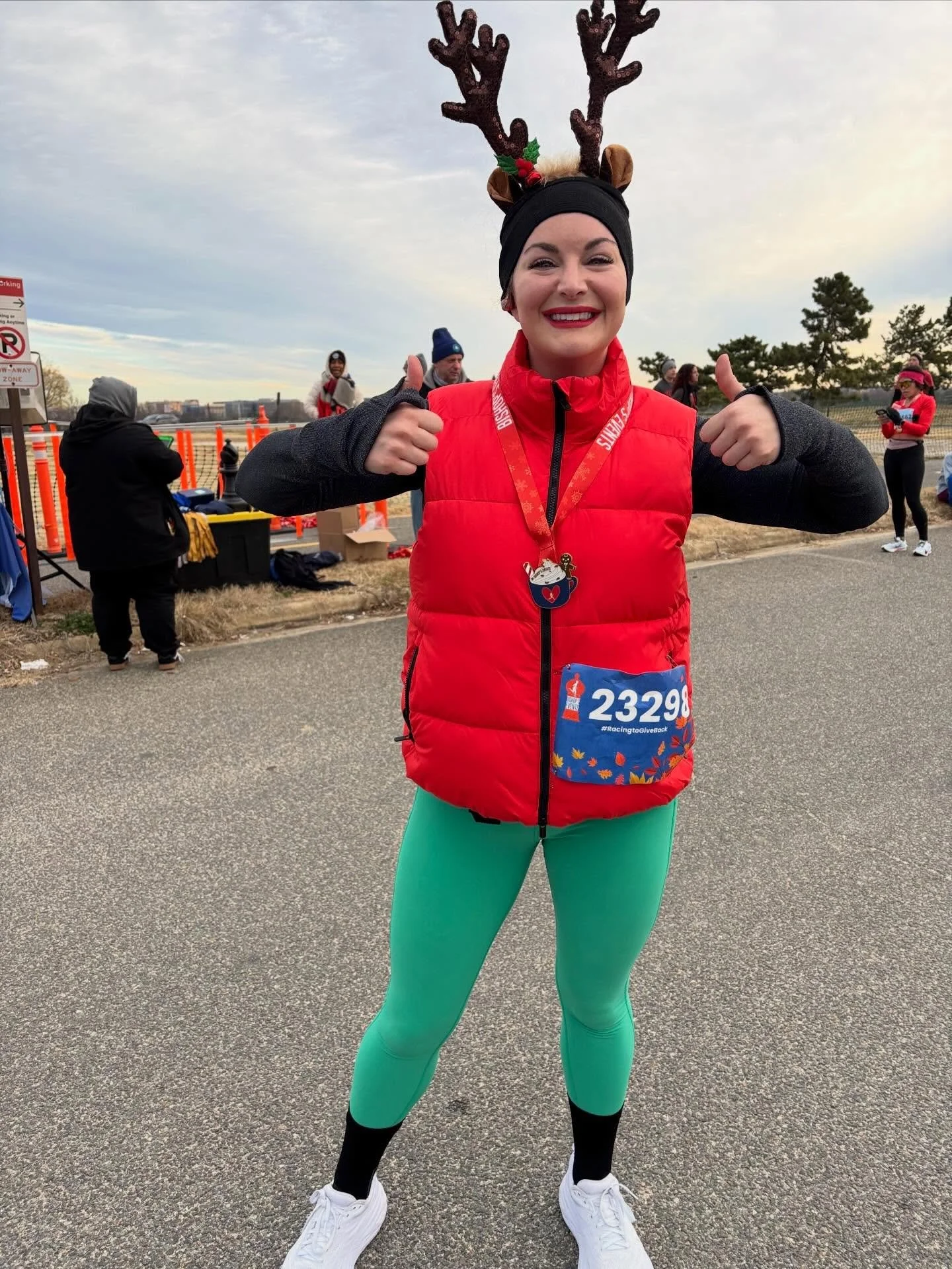 Last race of the year with @bishopseventsllc! Cannot believe how much has changed from when I ran this race last year. Wowsa. Couldn't do it without the fam! Thank you so so much for coming to cheer me on @mpaulin29 💋💋 Cheers to @susiesstriders @cl