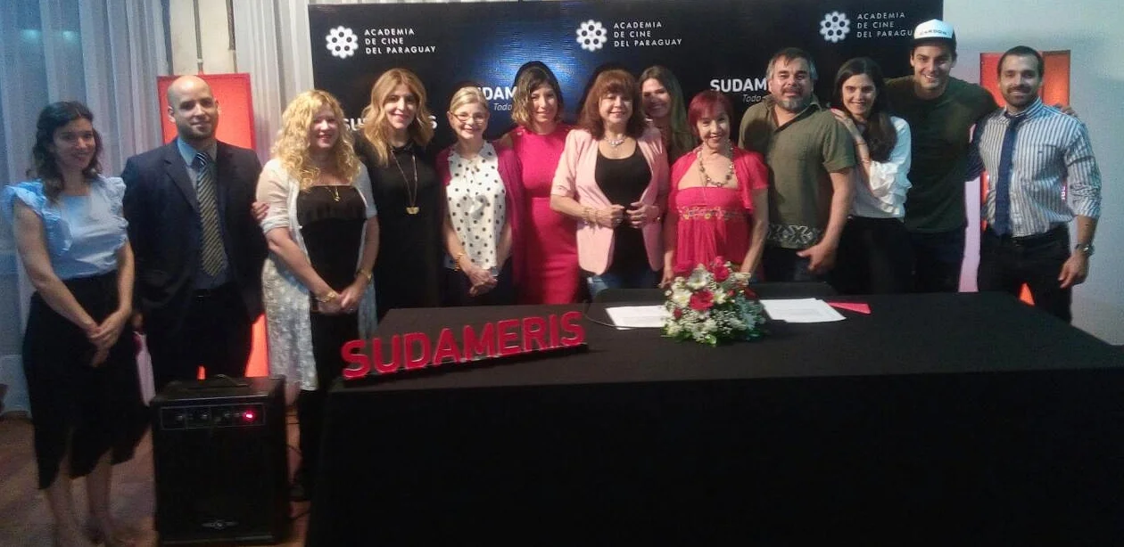 Miembros de la Academia de Cine y representantes del Banco Sudameris.