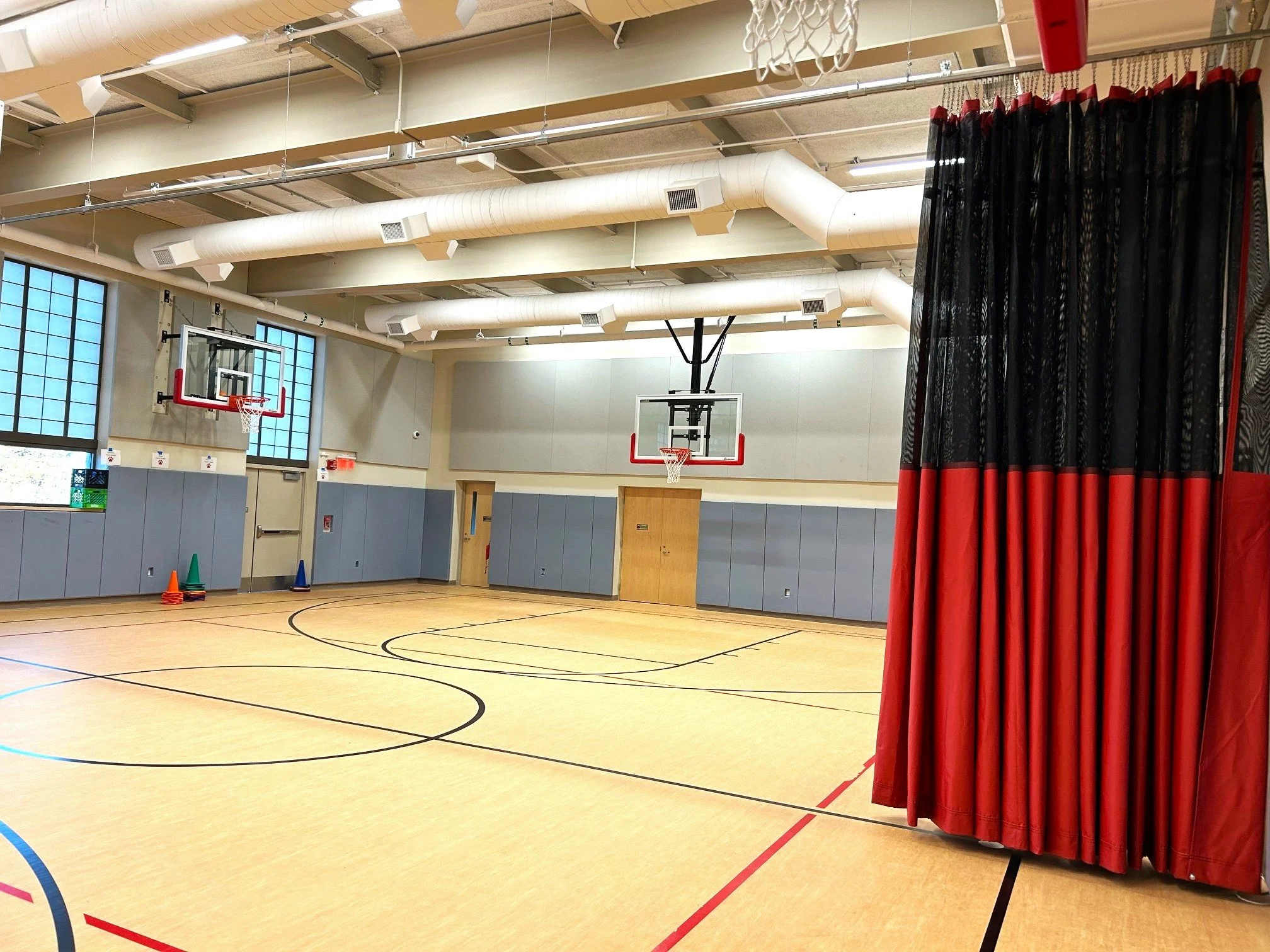 Keeney Elementary School_Gymnasium Divider Curtains.jpg