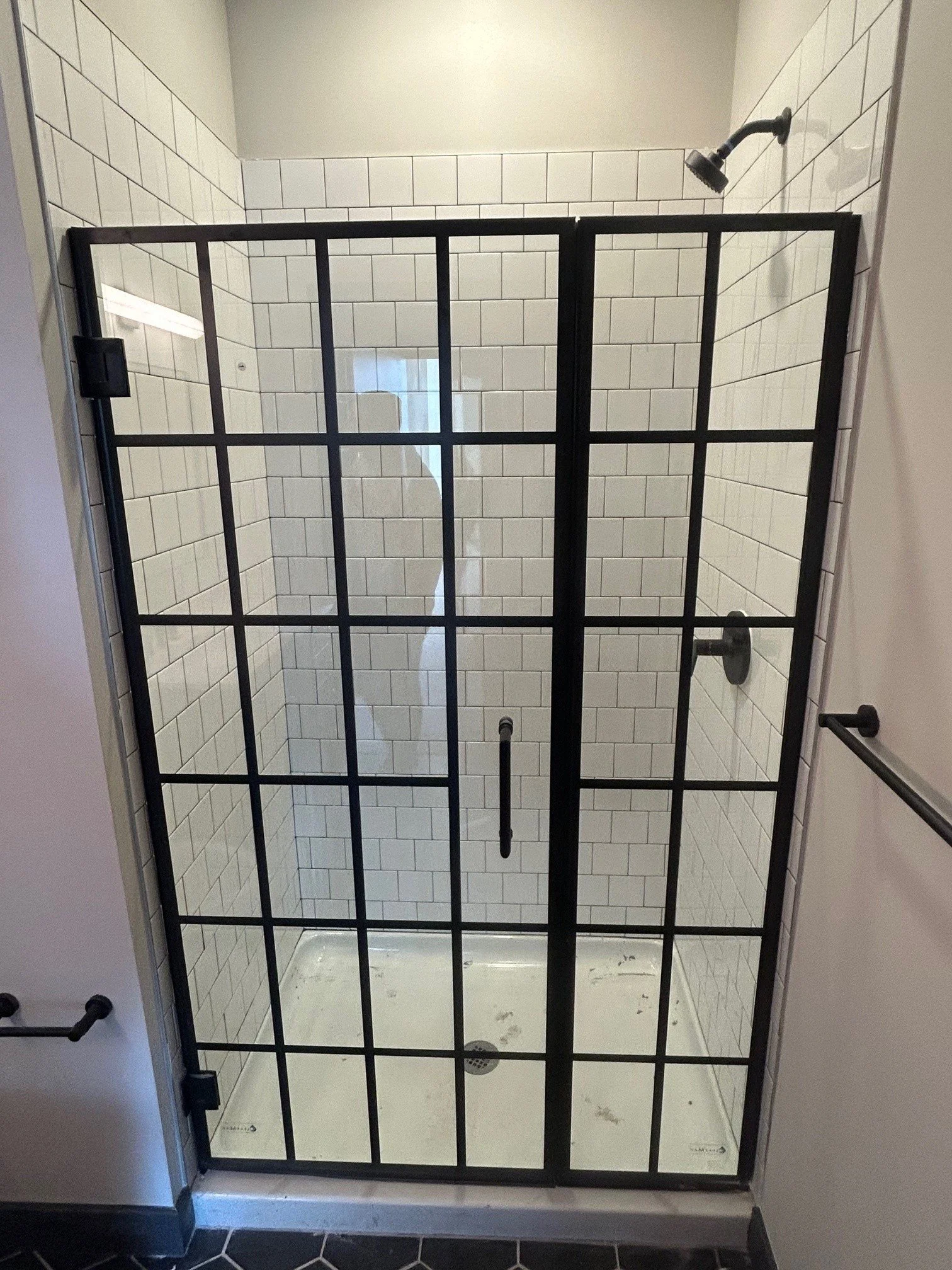 55 Elm St- Shower Doors_Pic2.jpg