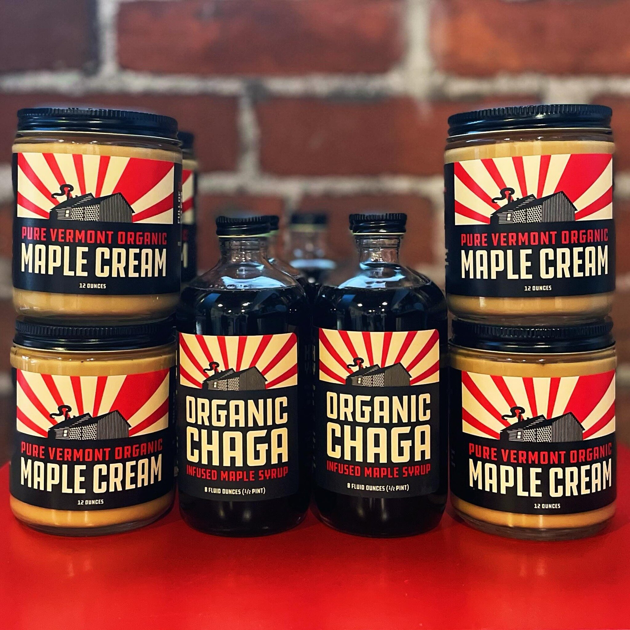 Absolutely brimming with ✨EARTH ENERGY✨

Fresh design love for @squaredealfarm 

#love #maple #tappersdelight #design #labeldesign #vermont #vermontspecialtyfood #organic