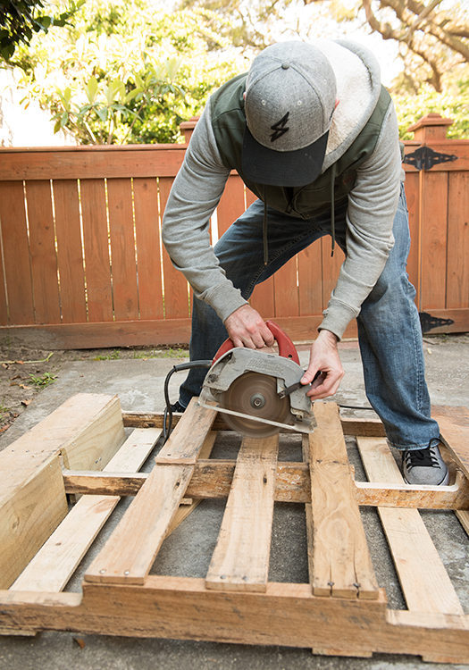 How to Build a Bee Garden from a Wood Pallet