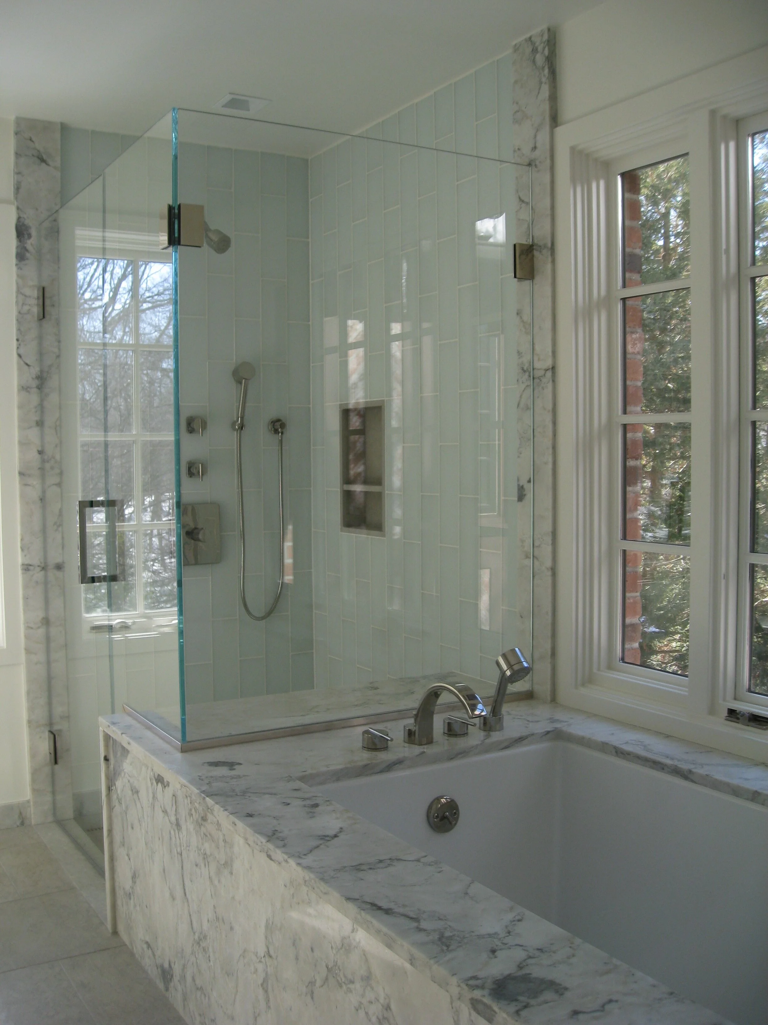 master tub:shower.JPG