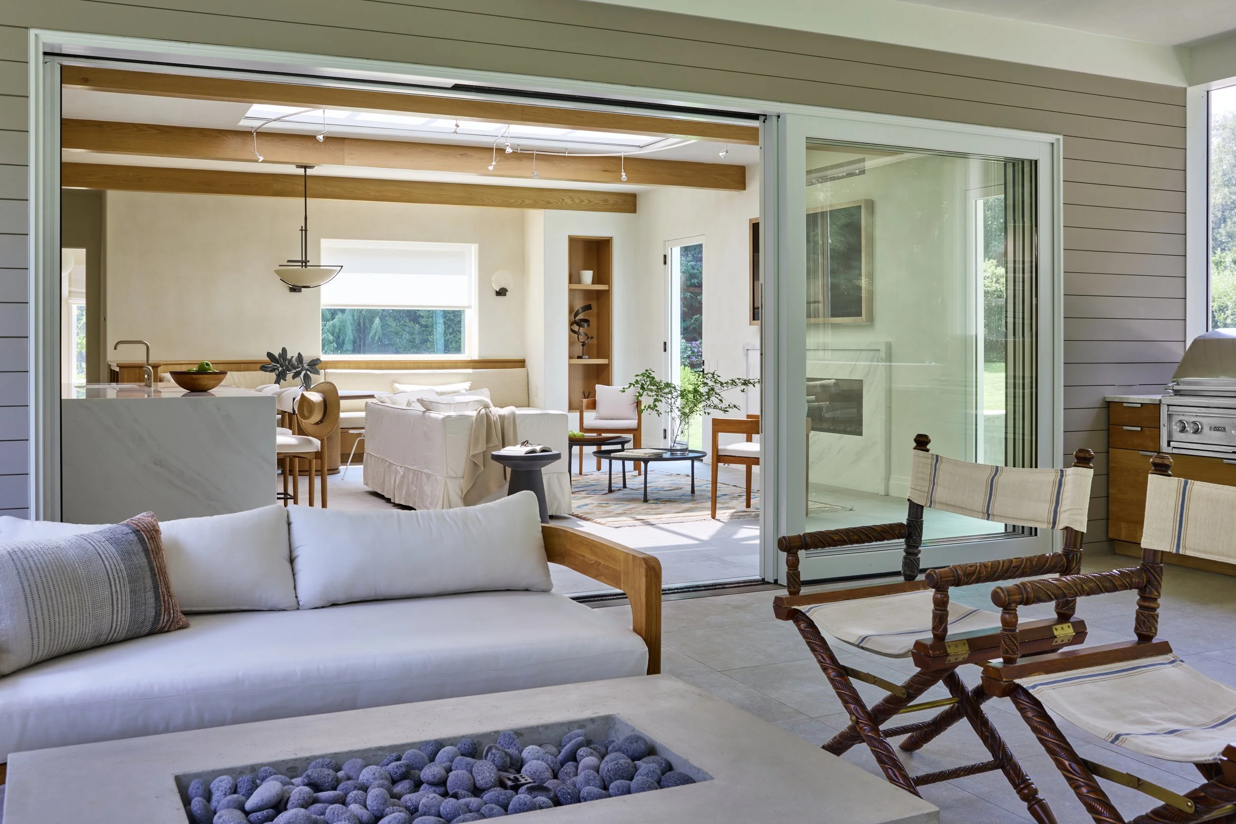  Outside/Inside easy access through large sliding glass panels. Natural wood, light gray porcelain tile and white furnishings reflect calm.  