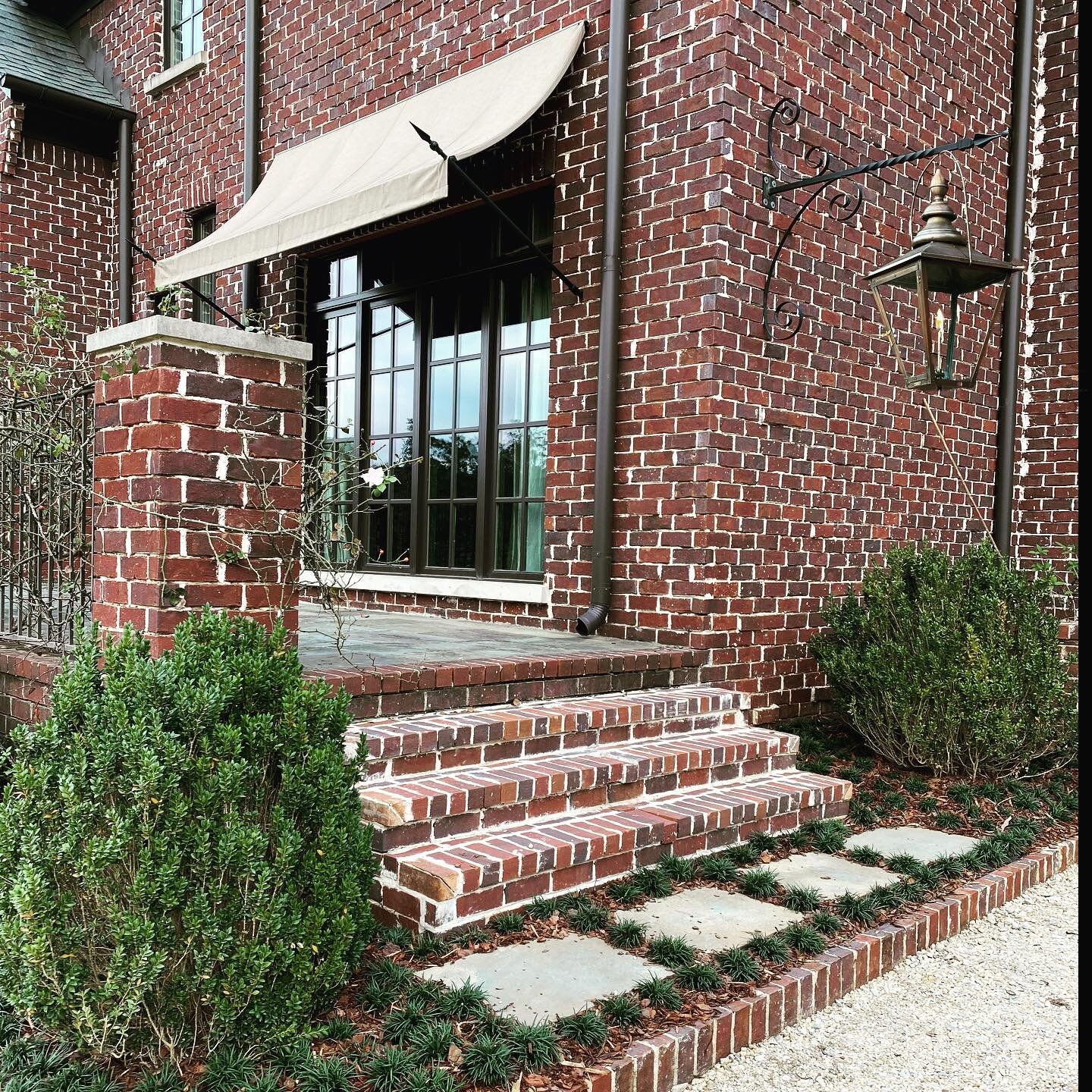 Who says your side entrance can&rsquo;t take the center stage? 

#hardscapedesign 
#brickandmortar 
#landscape
#landscapedesign 
#courtyardentrance 
#elegantdesign 
#copperlantern