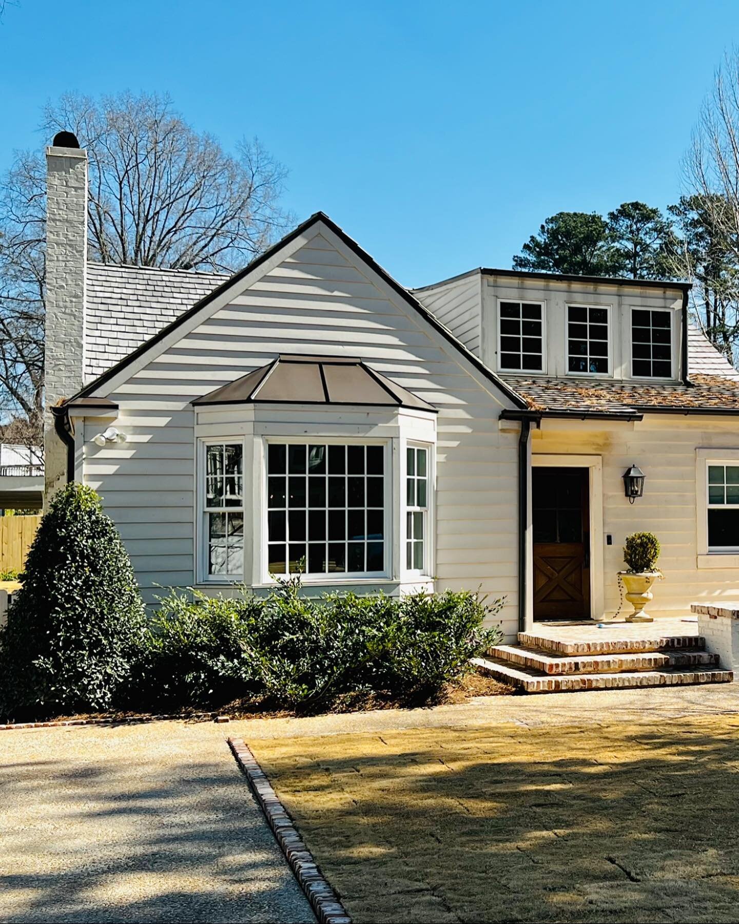 Fun renovation off Whitehall. New front entry including porch, parapet, &amp; brick course walkway.

Architect: @peter_mcinish 
Landscape: @roots_and_rain_landscapes 

#brickporch
#parapet 
#homewoodal