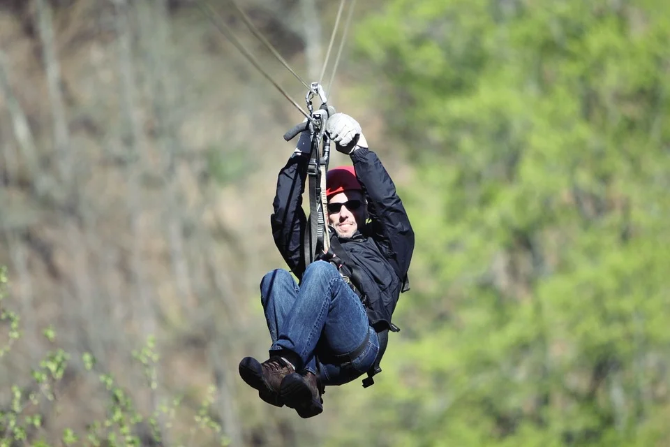 zip-line-896830_960_720.jpg