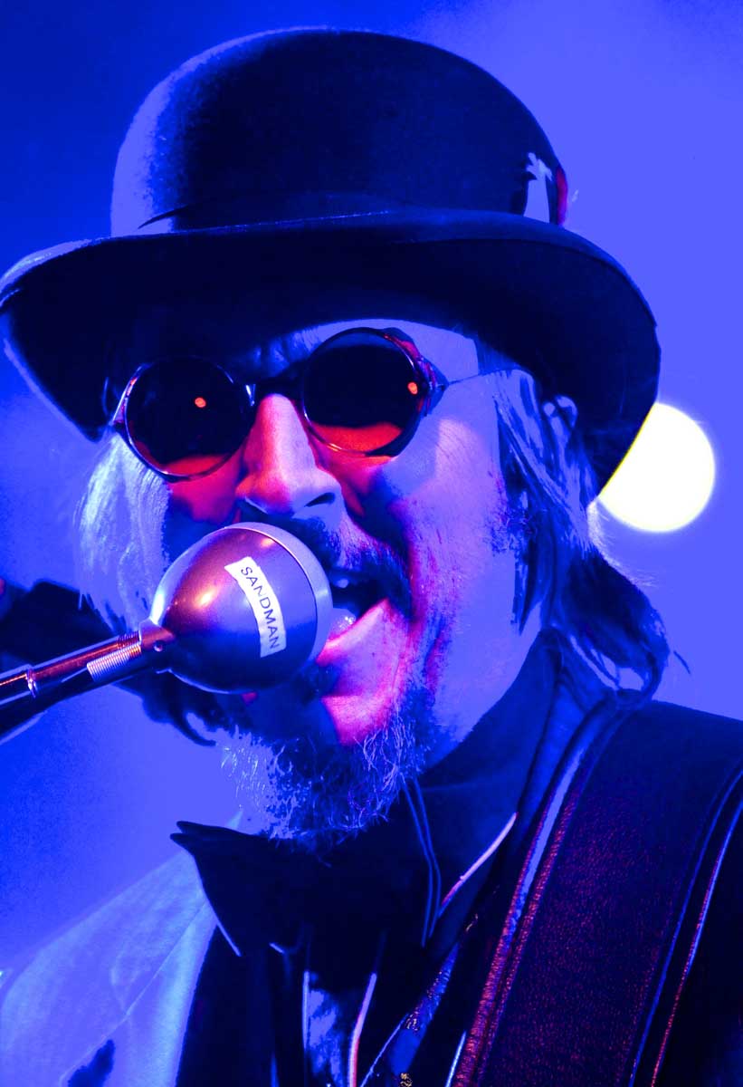 MusicianLe_Kravi_60194614_Max.jpg