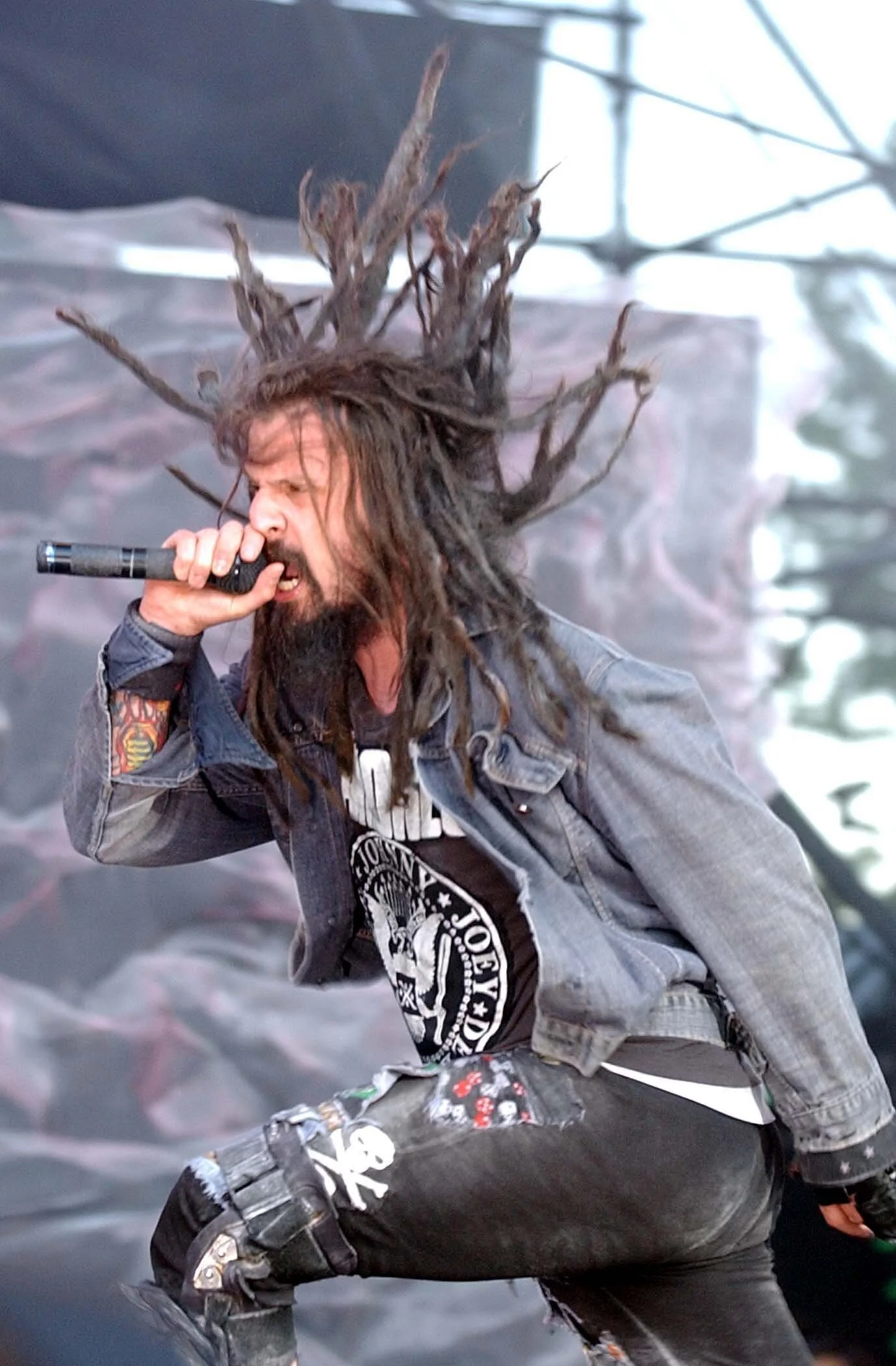Rob Zombie 10th annual KROQ Weenie RoastIrvine, California USAJune 5, 2002Photo by Jeff Kravitz/FilmMagic.comTo license this image (601076), contact FilmMagic:U.S. +1-212-812-4100 / U.K. +44-207-659-2813 / Australia +61-2-9006-1785 / Japan: +81-3-5464-7020+1 212-202-7732 (fax)sales@filmmagic.com (e-mail)www.filmmagic.com (web site)