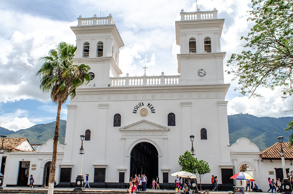 Basílica Menor de San Juan Bautista in Girón.