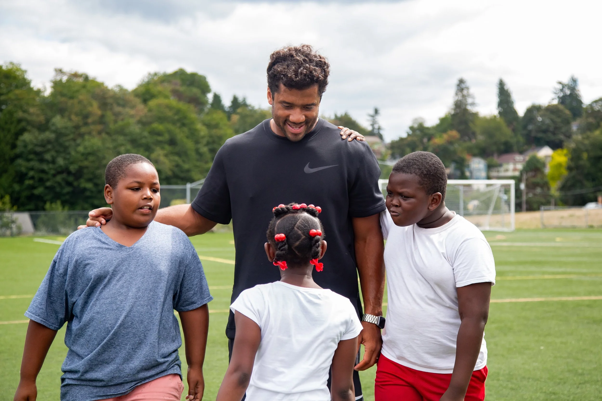 Russell Wilson Receives Bart Starr Award
