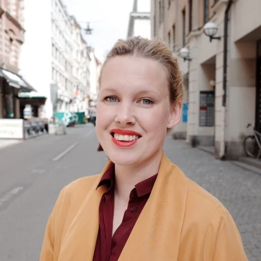 Anna Gullstrand / studio how Anna is the founder of Studio How , a company that is designing and facilitating learning experiences for teams, companies and organizations. Anna has been working in the digital sphere the last 12 years, in leading positions at digital agencies in Sweden, Finland and Russia. Up until recently she was the CEO of digital agency Fröjd , an agency awarded for both being one of Sweden’s best employers (awarded by Great Place To Work) and having the most satisfied clients (Agency of the year) and the highest operating margin among Swedish digital agencies (Resumé Insikt 2017) . Anna graduated from the Digital Media Creative Programme at Hyper Island in 2005. Since 2014 she has been the chair women of the steering committee for the same programme. Anna Gullstrand on LinkedIn