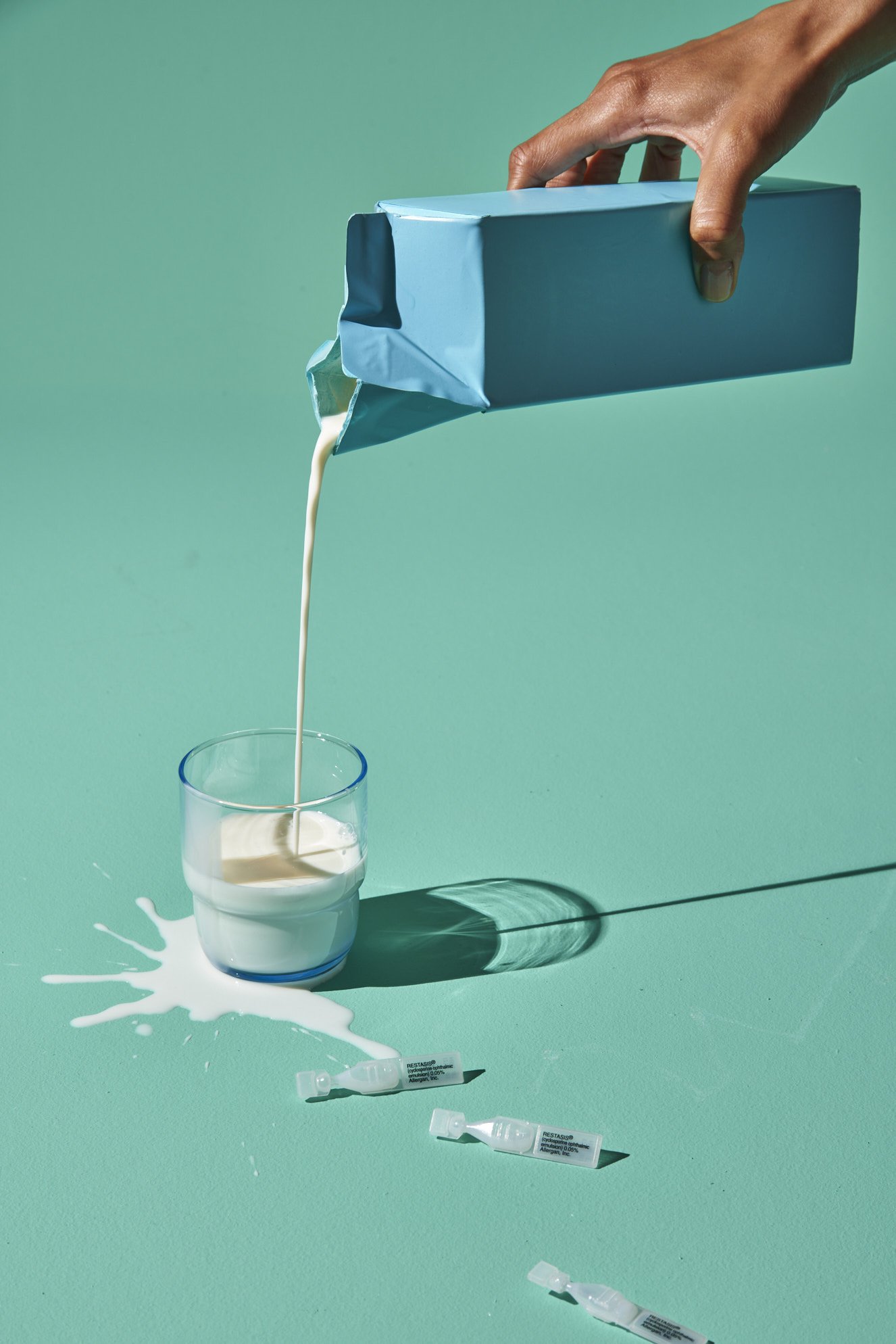 Day_05_Milk_Pour_Hand_2796 2.JPG