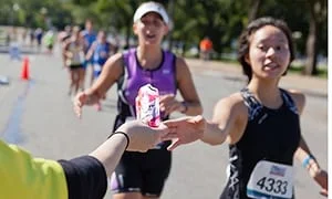 Marathon-runner-reaching--006.jpg
