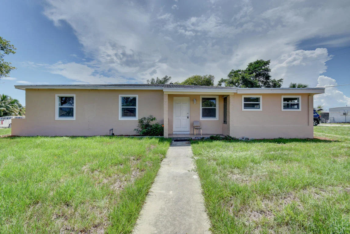 1601 12th AVENUE S