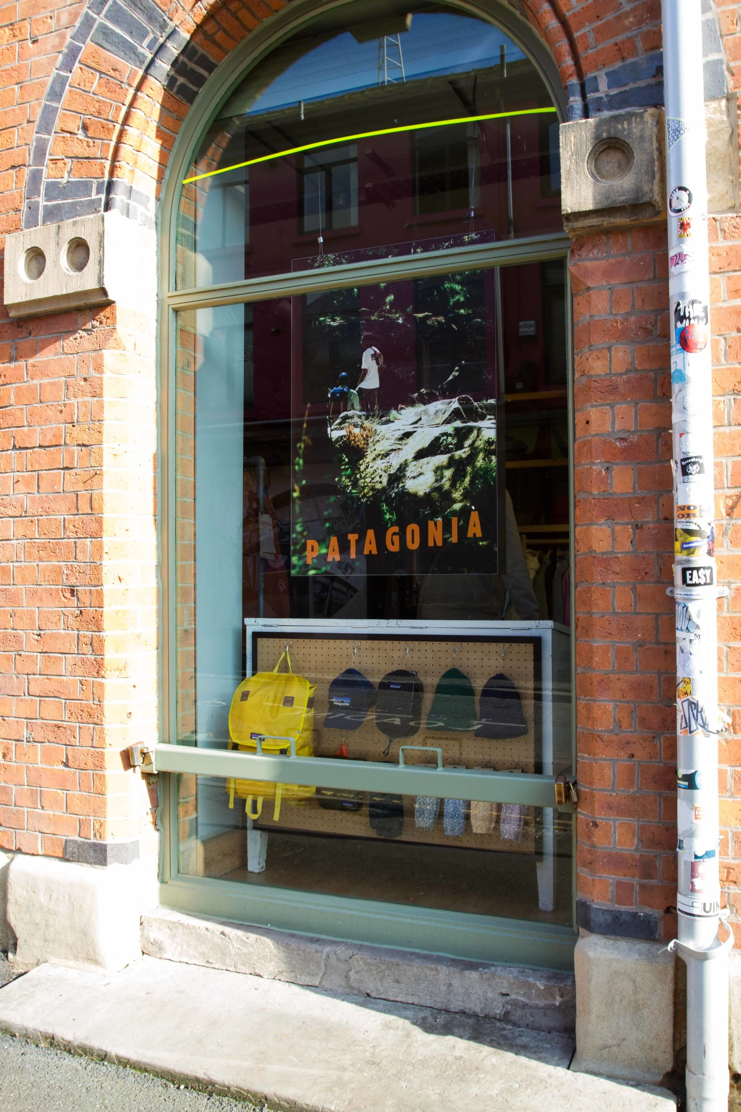 ShopWindow-190916-01-04.jpg