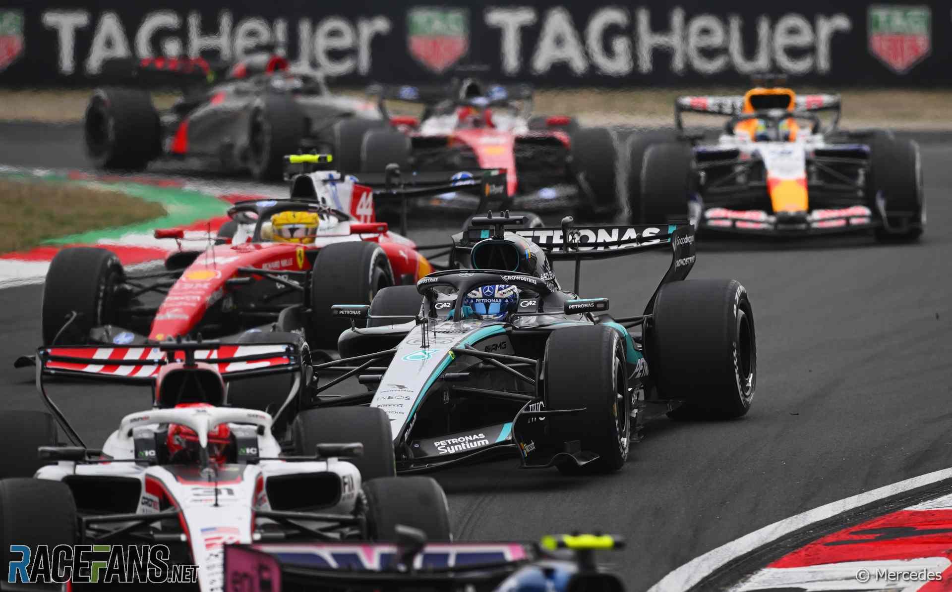 racefansdotnet-24-03-15-12-31-23-2-M586506_F1_Grand_Prix_Of_China.jpg