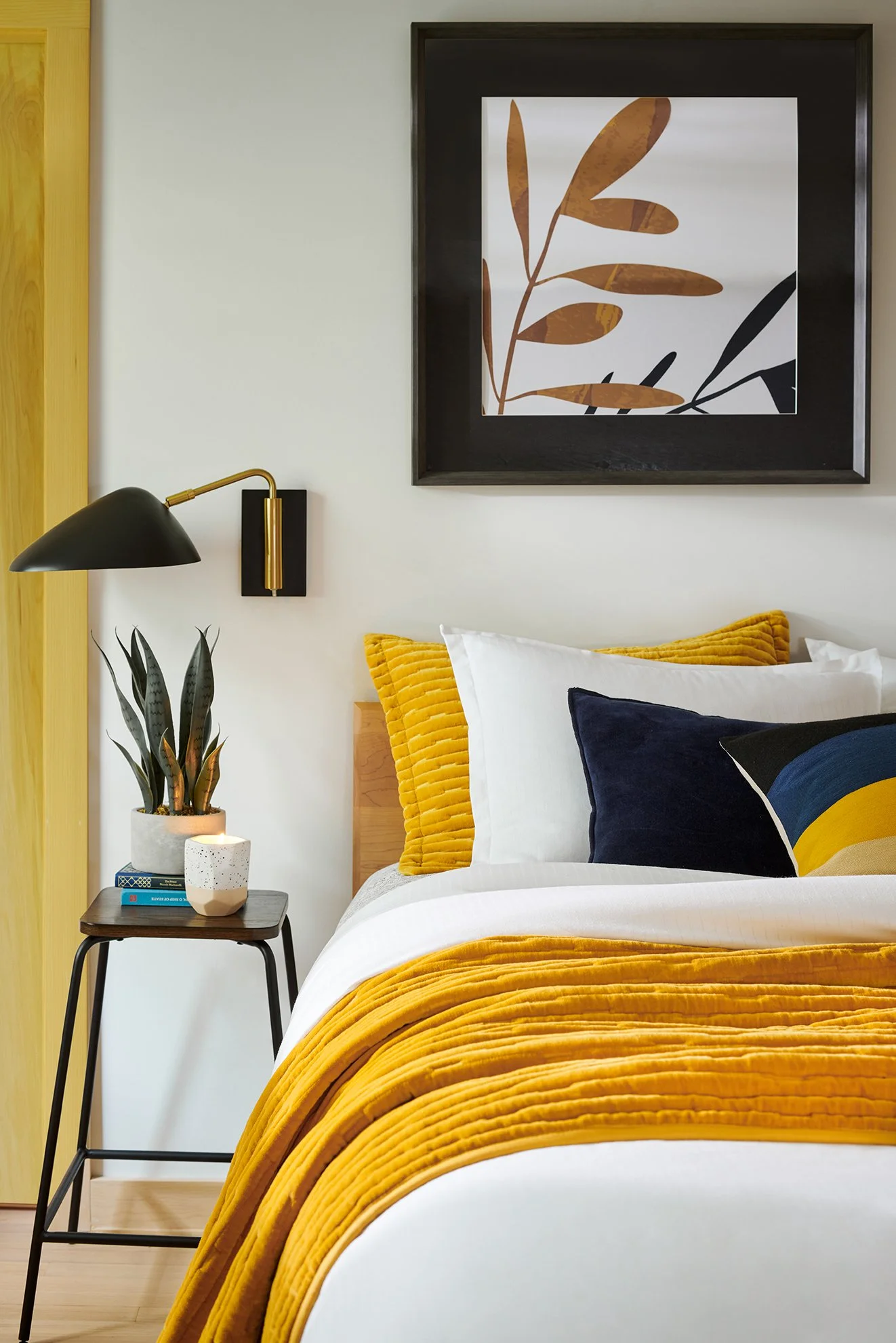 BBB_Brand_E_BED1_Bedding_Layers_0266_signage.jpg