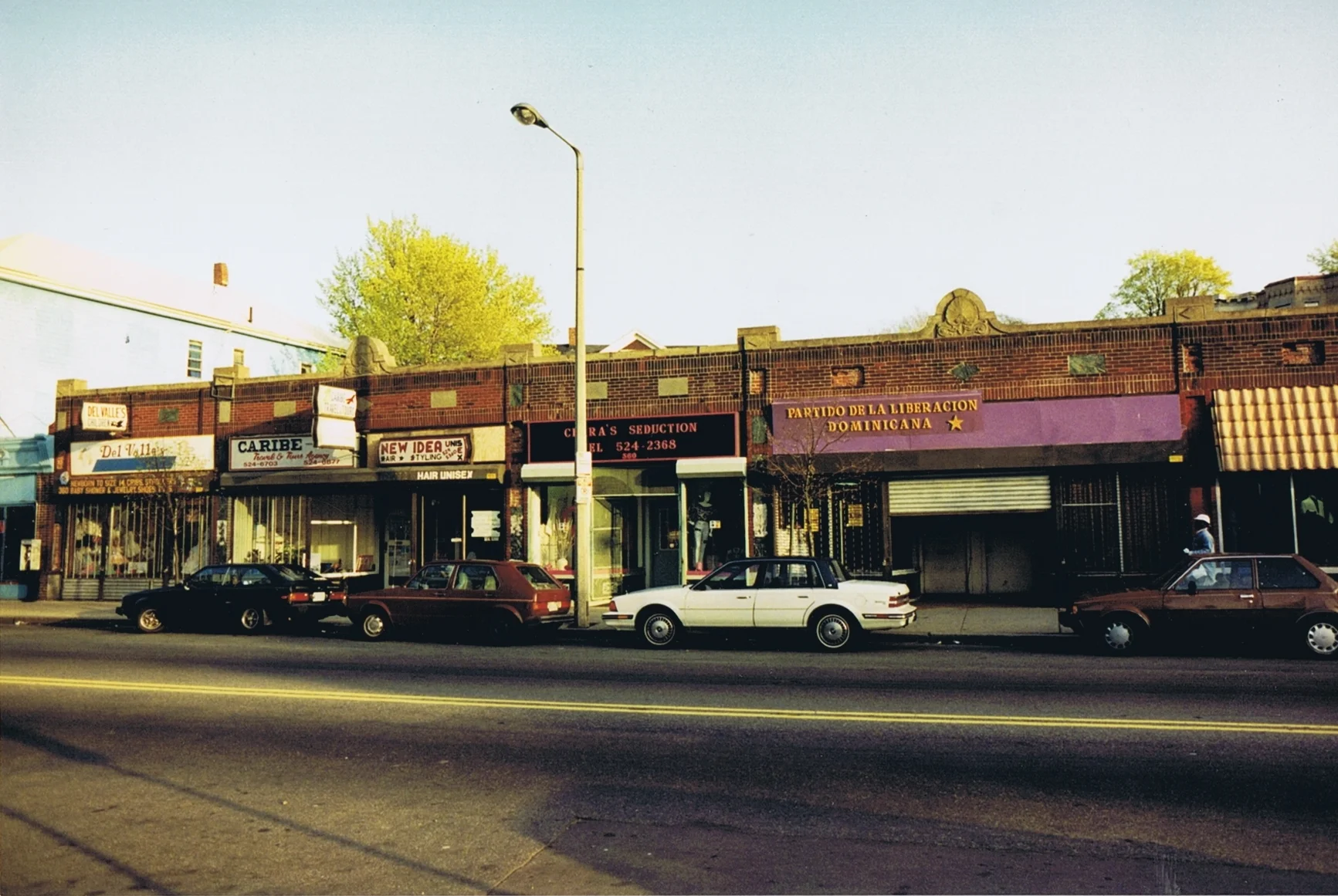 360—362 Centre St. showing Del Valle’s Children’s Clothing, Clara’s Seduction, New Idea Hair Styling, & Partido de la Liberacion Dominicana, 1993