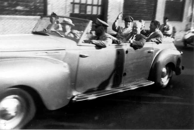 MacArthur's motorcade in 1951 on Columbus Avenue approaching Whittier Street. Photograph by Edwina Schoen, courtesy of Chuck Schoen.