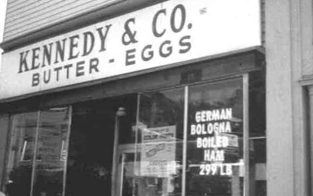 Located near the corner of Seaverns Ave. on Centre St., Kennedy's Butter and Eggs closed at the end of January 2000. The Kennedy's chain once had more than 100 stores across New England.