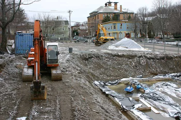 Condo construction under way at 131-135 Green St. on January 15, 2006. This location was also home to Green Street Station Pub, Kilgariff’s Pub and The Bog Pub. Photograph courtesy of Charlie Rosenberg.