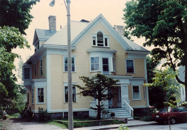 4 Agassiz Park
