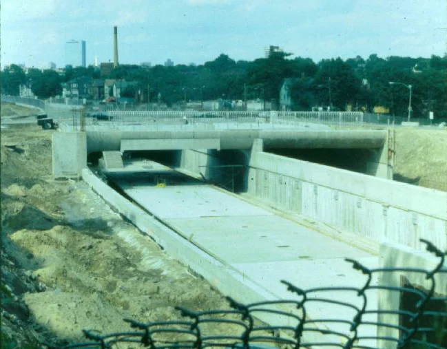 Construction of the Southwest Corridor rail lines and park in Jamaica Plain in the early 1980s. This view is looking towards the old Haffenreffer Brewery and the Prudential Center Photograph courtesy of Will and Sharlene Cochrane. Higher resolution copies of images in this gallery can be found at: http://www.archive.org/details/1980sPhotographsGreenSt.AmorySt.EverettSt.JamaicaPlain
