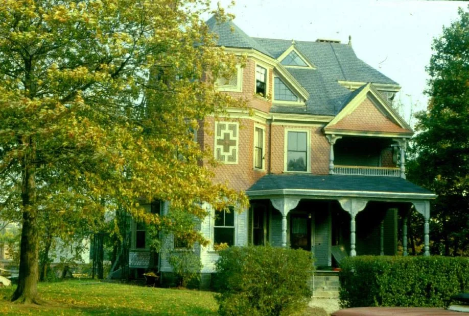22 Everett St. circa 1982. Photograph courtesy of Will and Sharlene Cochrane. Higher resolution copies of images in this gallery can be found at: http://www.archive.org/details/1980sPhotographsGreenSt.AmorySt.EverettSt.JamaicaPlain