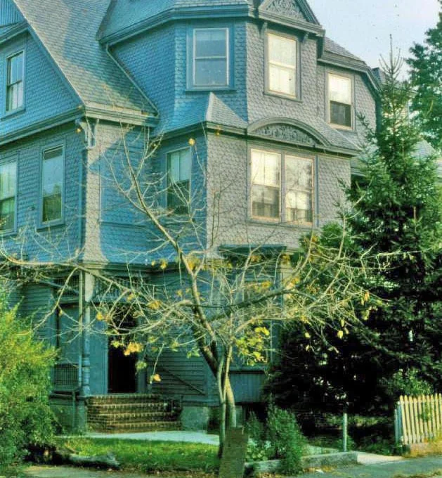 8 Everett St. Photograph courtesy of Will and Sharlene Cochrane. Higher resolution copies of images in this gallery can be found at: http://www.archive.org/details/1980sPhotographsGreenSt.AmorySt.EverettSt.JamaicaPlain