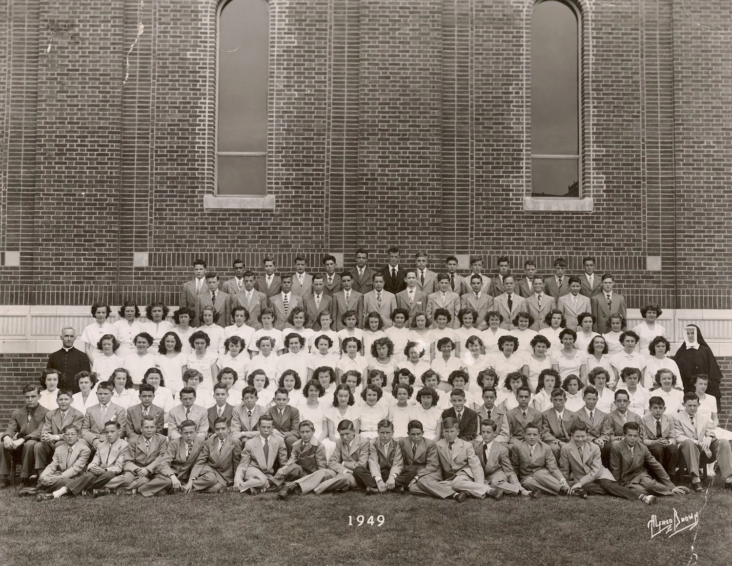 3-8th grades, graduation, Blessed Sacrament School, 1949. Download high-resolution image 
