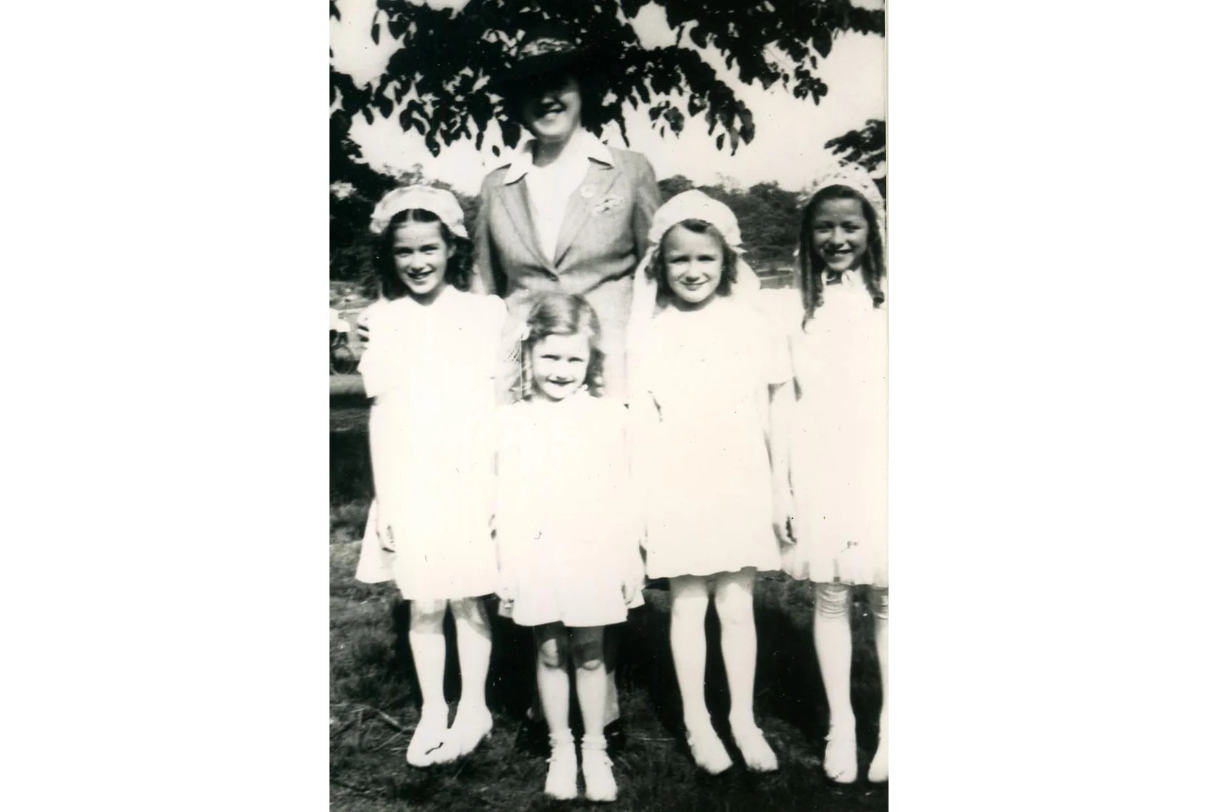 The Cradock Girls with Mom (Nora), 1943. (left to right) Mary, Christine, Helen, and Patsy.
