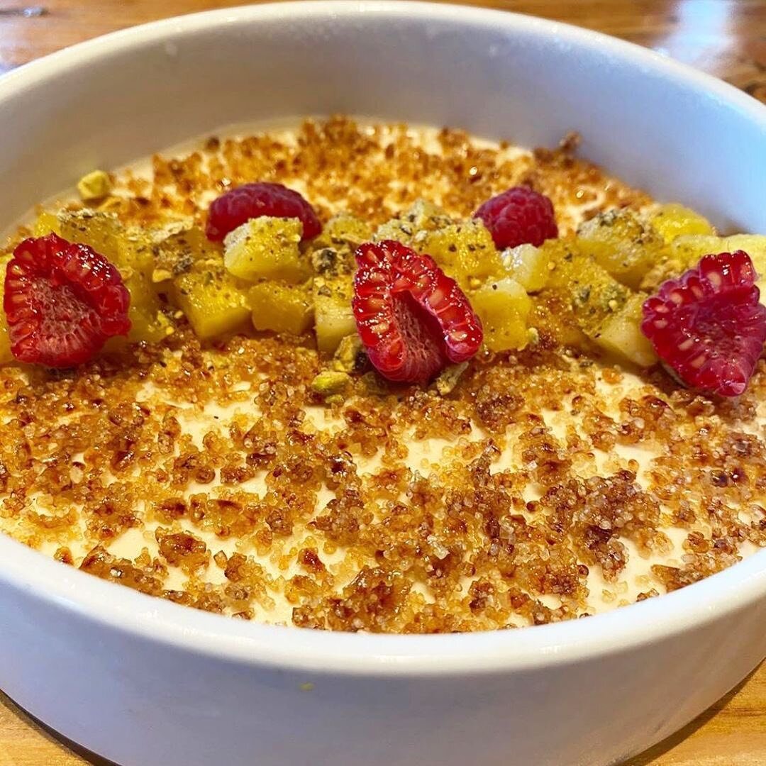 Do we have any cr&egrave;me br&ucirc;l&eacute;e fans here 🍰? Come try our Vegan Coconut Crèm Brûlée! It&rsquo;s made with pineapple, toasted coconut tuile &amp; macadamia nut strussel 🙌! 
.
.
.
📸: @kushner2