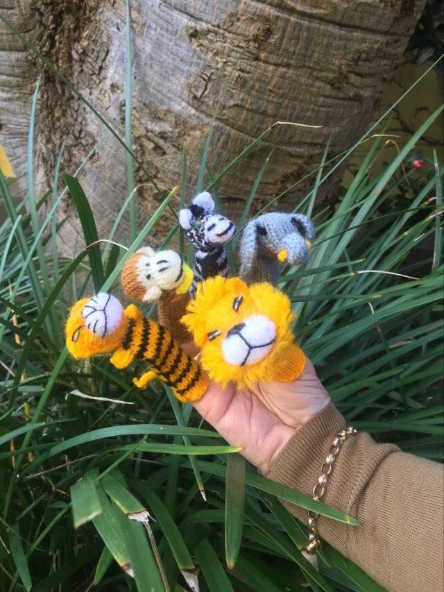 finger puppet-hand knitted-peru