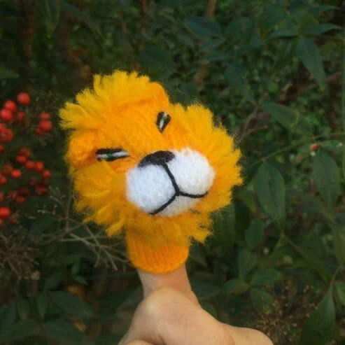 lion finger puppet-hand knitted-Peru