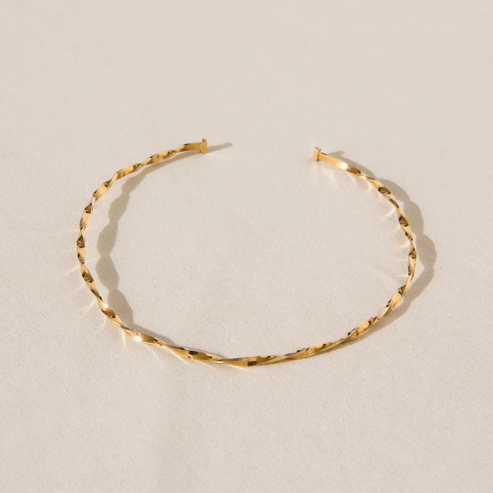 twisted choker.jpg