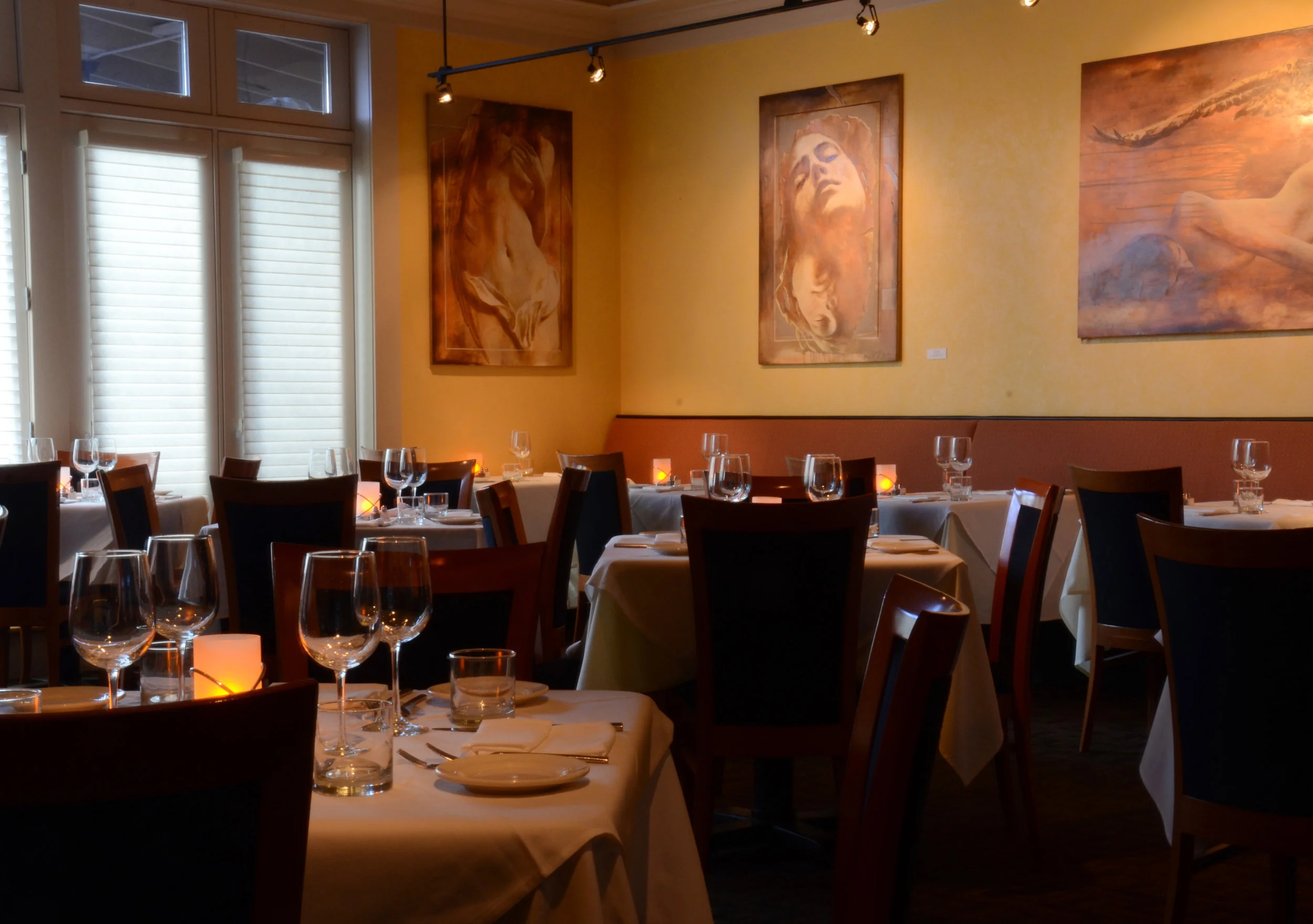 Dining 01.jpg